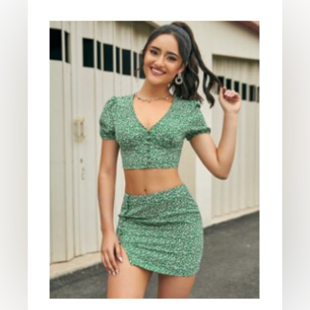 Puff sleeve green and white flower set